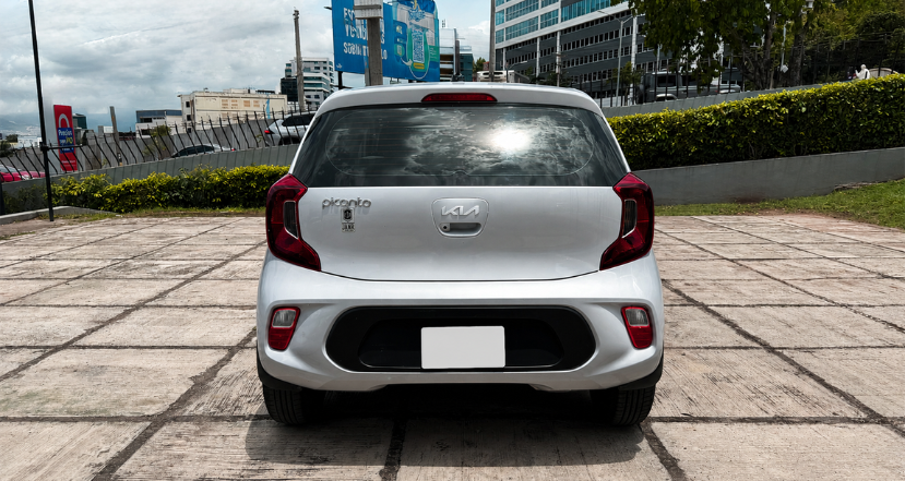 Kia Picanto 1 AT 2023 Plata Reluciente (3)