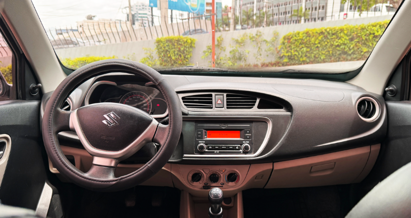 Suzuki Alto MT 2022 Plata (4)