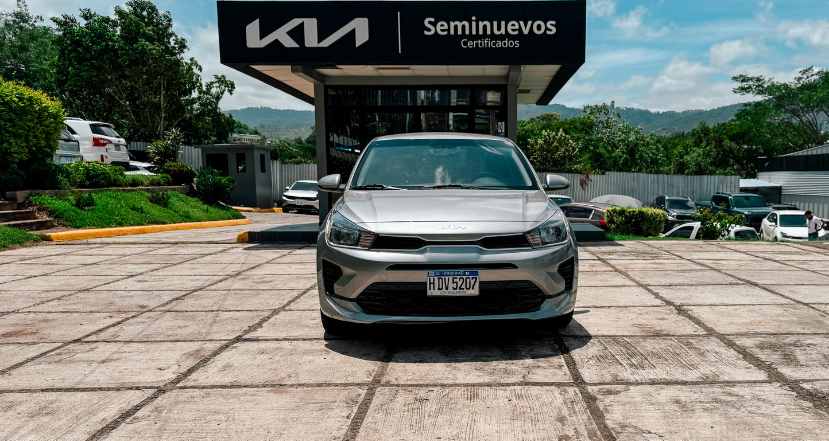 Kia Rio AT Plata Sedoso