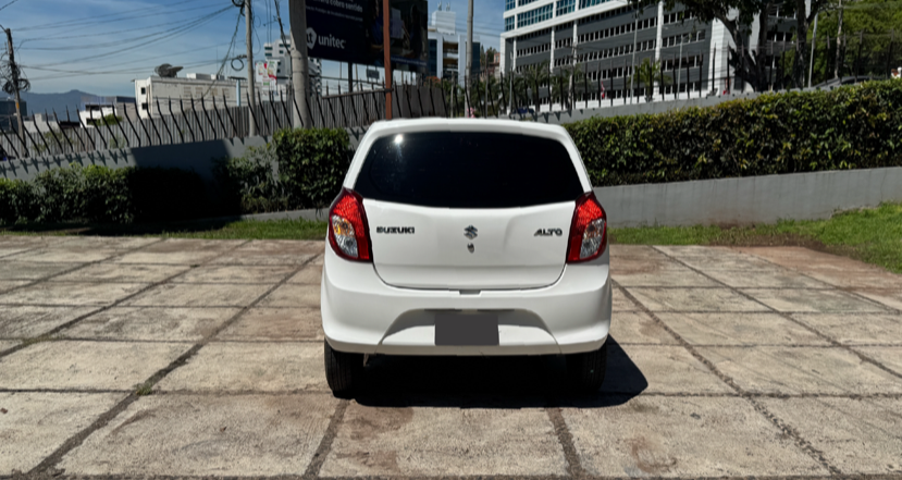 Suzuki Alto MT Blanco 2022 - vista trasera