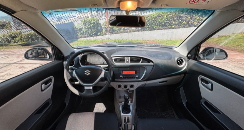 Suzuki Alto MT Blanco 2022 - interior