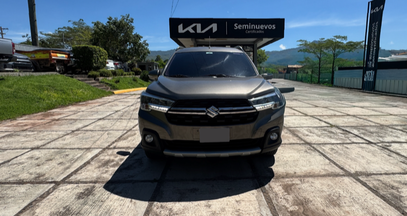 Suzuki XL7 Café 2024 - vista frontal