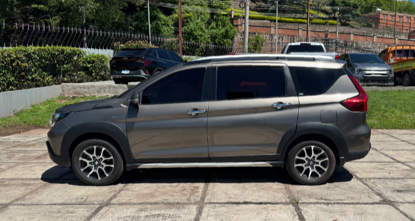 Suzuki XL7 Café 2024 - vista lateral